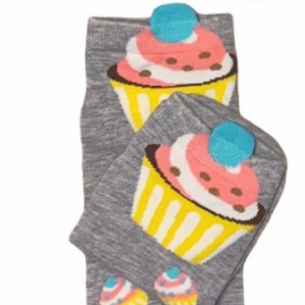 NWOT adorable pair of cupcake socks